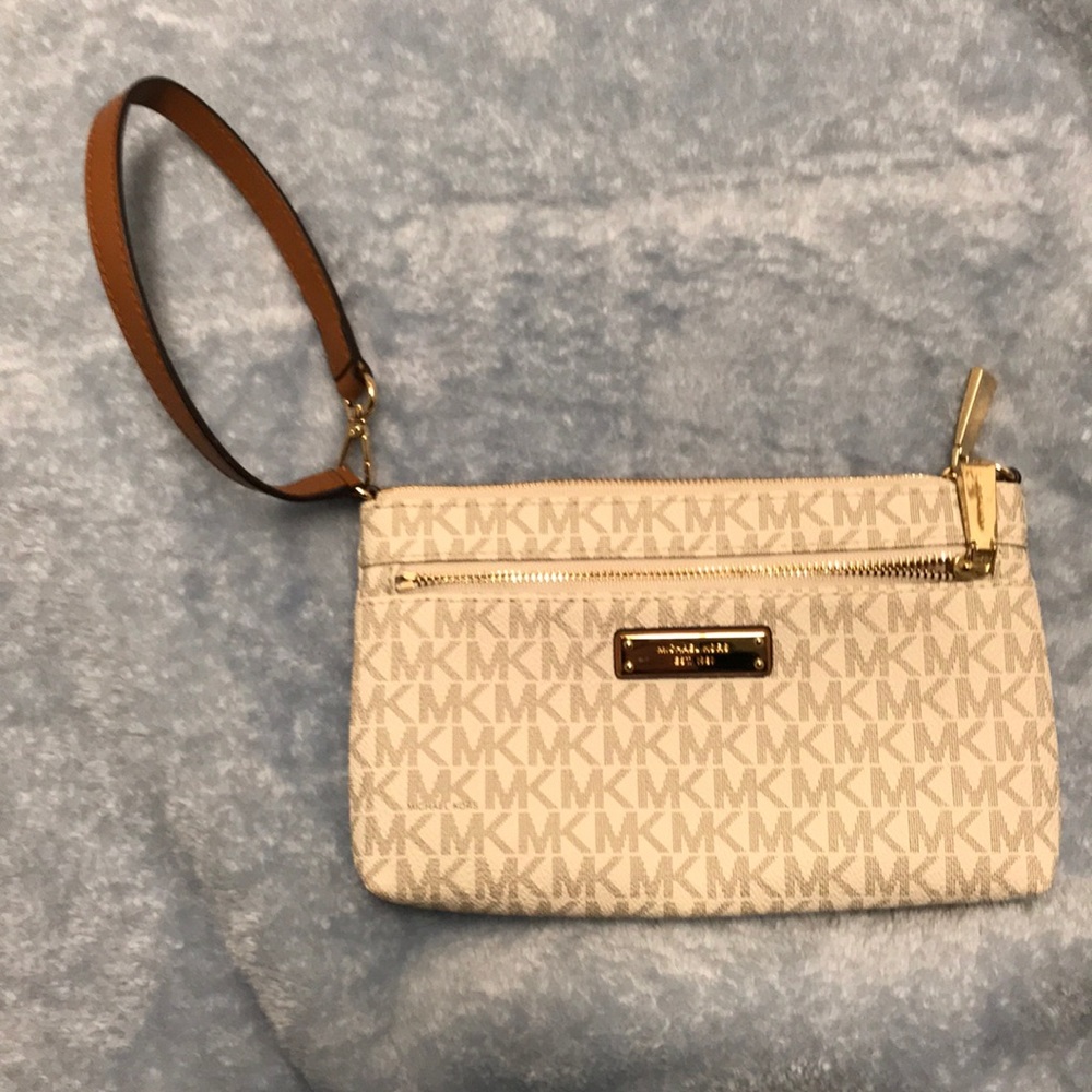 Michael Kors wristlet